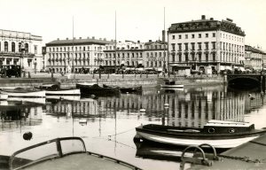 Sweden -  Gothenburg. Drottningtorget Square, Post Office across Nidelva  RPPC