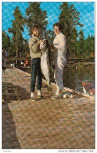 Fishing , Record Lake Trout , URANIUM CITY , Saskatchewan , Canada , 50-60s