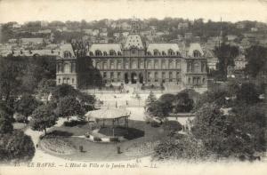 CPA Le HAVRE - L'Hotel de Ville et le Jardin Public (200850)