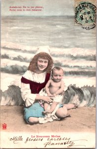 Mother With Baby At The Beach Le Nouveau Moïse Vintage Postcard 09.80