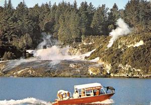 BR99036 ship  orakei korako lake cruiser ohakuri silica terraces new   zealand