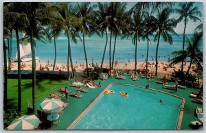 Vtg Honolulu Hawaii HI Outrigger Hotel Waikiki Beach Pool View Postcard