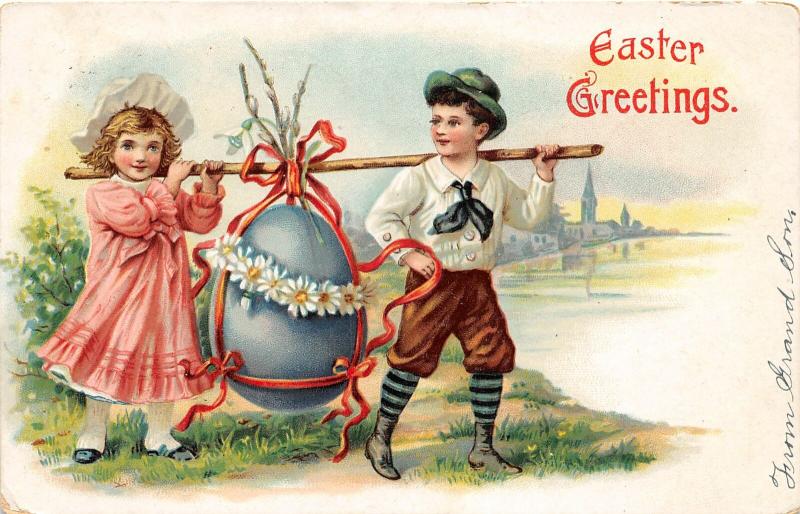 F30/ Easter Postcard Holiday Greetings 1907 Children Carrying Fancy Egg 13