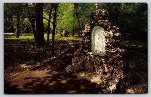 Glenview Illinois~Villa Redeemer Fathers Retreat House~Vintage Postcard