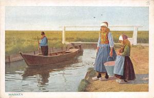 B94543 types folklore costumes girl boat  marken netherlands