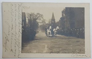 1907 NEW CASTLE PA STREET SCENE PARADE CROWDS HORSE DRIVEN REAL PHOTO RPPC   A15