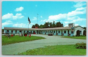 Windward Motel Benzonia Michigan MI Grounds Road Entrance Flagpole Postcard