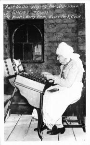 Amusement Aunt Nellie Dulcimer Knotts Berry Farm 1940s RPPC Photo Postcard 2835