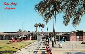 SUN CITY, Arizona AZ   RETIREMENT COMMUNITY  Club House~Shuffleboard  Postcard