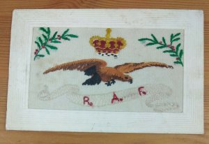 WW1 EMBROIDERED SILK POSTCARD R.A.F. ROYAL AIR FORCE EAGLE AND CROWN    (D1)