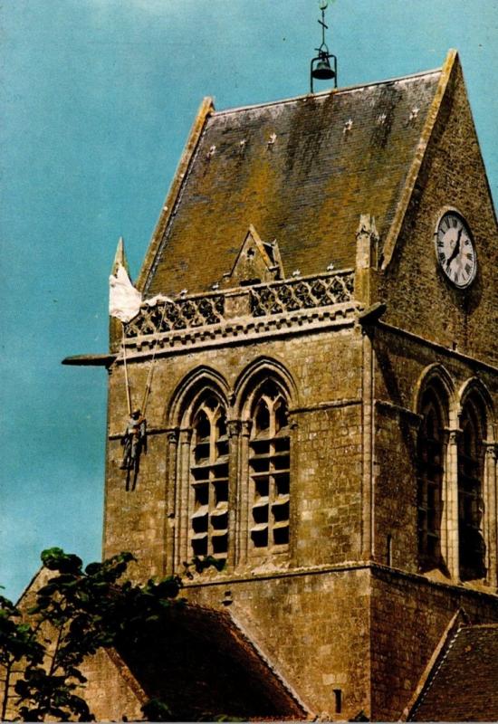 France Saint Mere Eglise Le parachutiste legendaire Suspendu au Cloche dans l...