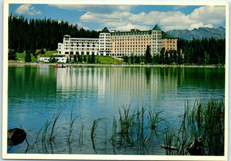 Postcard - Château Lake Louise - Alberta, Canada 