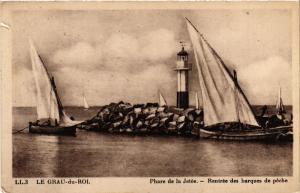 CPA Le GRAU-du-ROI - Phare de la Jetée - Rentée des barques de péche (458727)