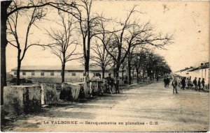 CPA Militaire - LA VALBONNE - Baraquements en planches (69925)