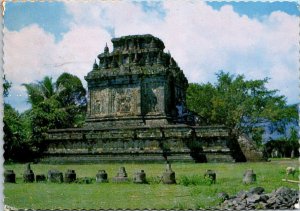 VINTAGE CONTINENTAL SIZE POSTCARD BUDDHIST TEMPLE MENDUT JAVA INDONESIA 1969