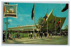 Vintage 1964 Postcard New York World's General Motors Futurama Building