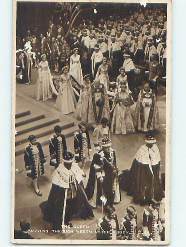 1953 rppc British royalty QUEEN ELIZABETH PASSING THRU WESTMINSTER ABBEY HM1108