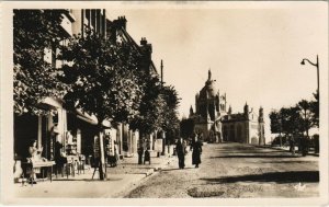 CPA LISIEUX - Avenue de Ste-Thérése (140887)