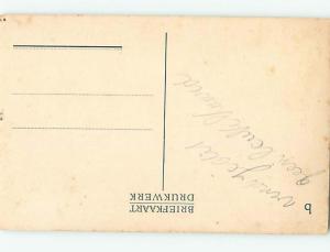 Pre-Linen foreign EUROPEAN MOM GIVES NEWBORN BABY A BATH IN BOWL HL5432