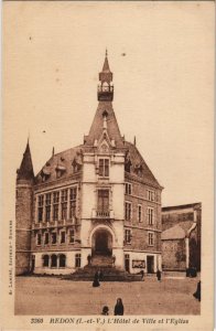 CPA Redon Hotel de Ville et l'Eglise (1236658)