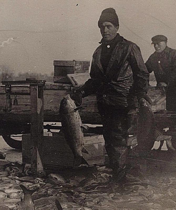 1904-1918 RPPC Fishing Fisherman Men Occupational Dock Haul Real Photo Postcard