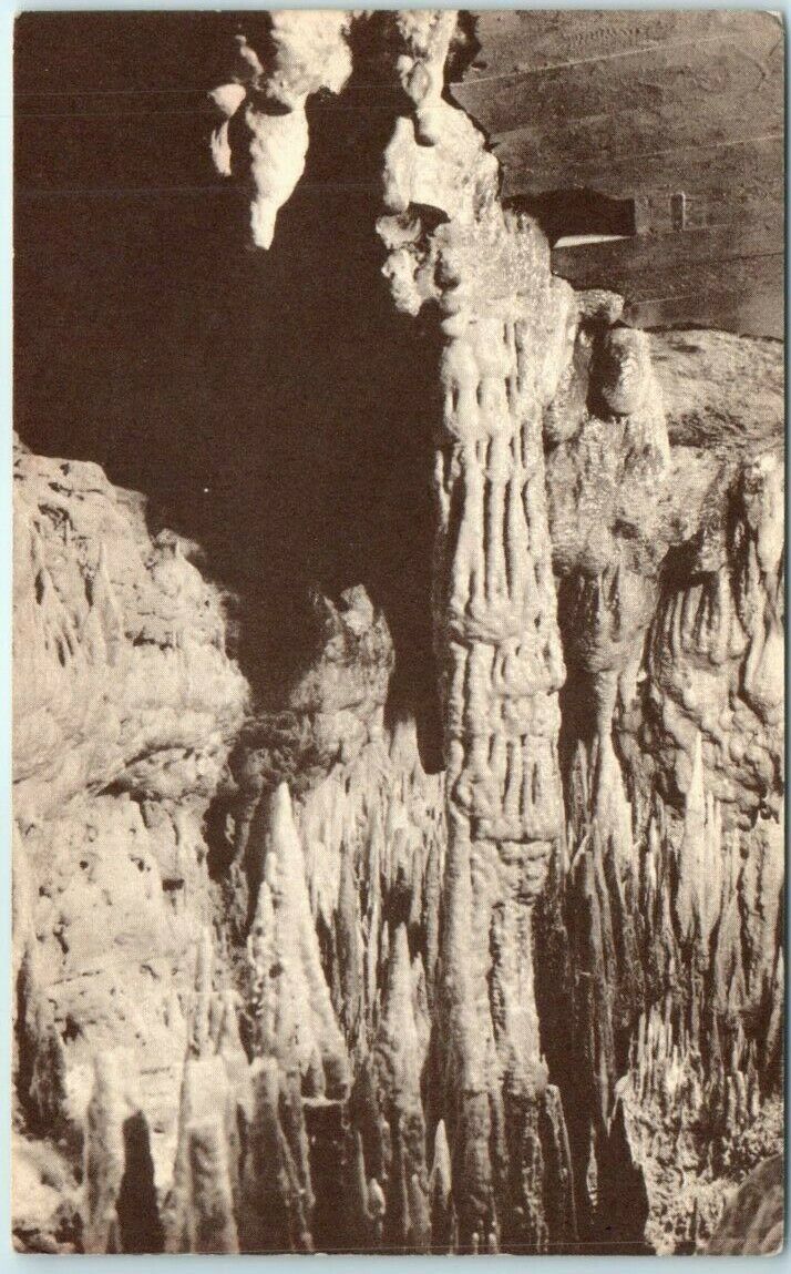 Postcard The Totem Pole Room at Cave of the Mounds, Blue Mounds