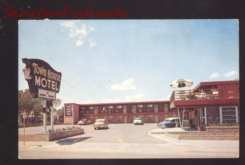 AMARILLO TEXAS TOWN HOUSE MOTEL 1950's CARS ADVERTISING VINTAGE POSTCARD