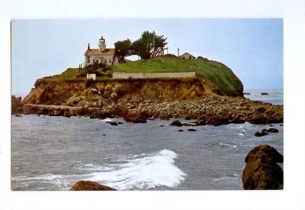 LP86     Lighthouse,  Crescent City, California  postcard