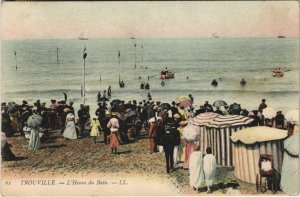 CPA TROUVILLE-sur-MER L'Heure du Bain (1229158)