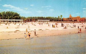 ST PETERSBURG, Florida FL  MUNICIPAL SPA BEACH~Swimmers  VINOY HOTEL  Postcard