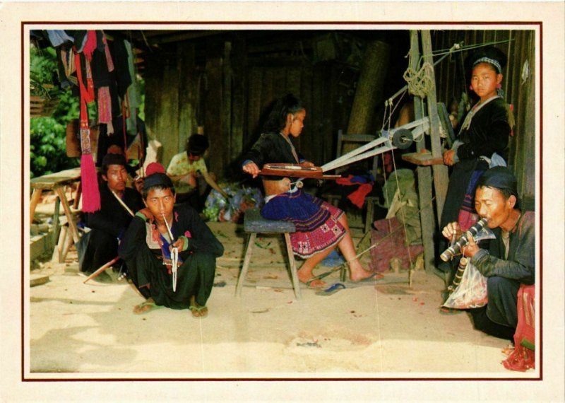 CPM AK THAILAND Thai-Meo Girls at Hand-Loom weaving at Chiengmai (345894)