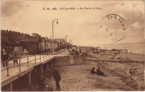 CPA LUC-sur-MER Au Pied de la Digue (1227467)