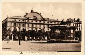 CPA BAYONNE - Place d'Armes et Hotel de Ville (365173)