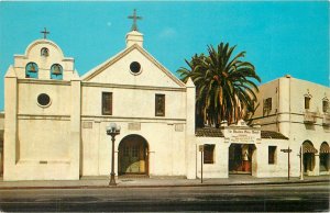 Postcard USA Old plaza mission los angeles california lady queen