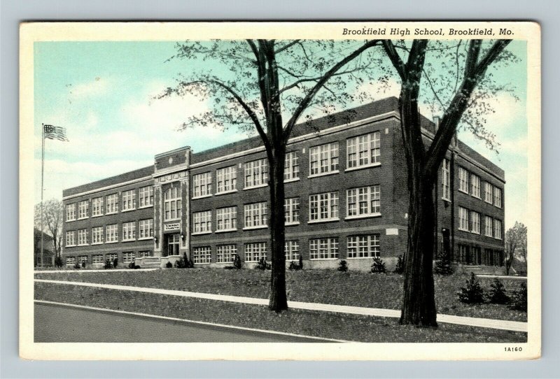 Brookfield MO, High School Building, Vintage Missouri c1940 Postcard