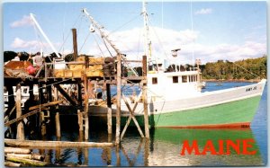 M-38593 View of a fishing boat being unloaded South Bristol Maine