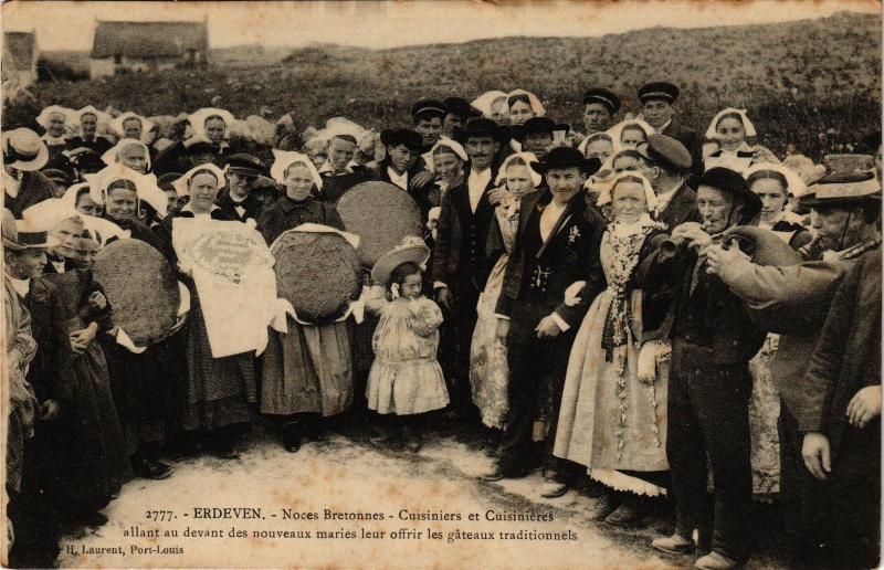 CPA ERDEVEN Noces Bretonnes Cuisiniers et Cuisinieres allant au... (205831)