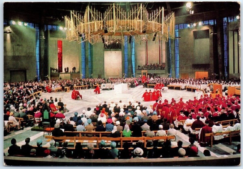 Postcard - Interior of the Liverpool Metropolitan Cathedral - Liverpool, England