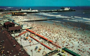 USA Atlantic City Bathers And The Beach Vintage Postcard 07.46