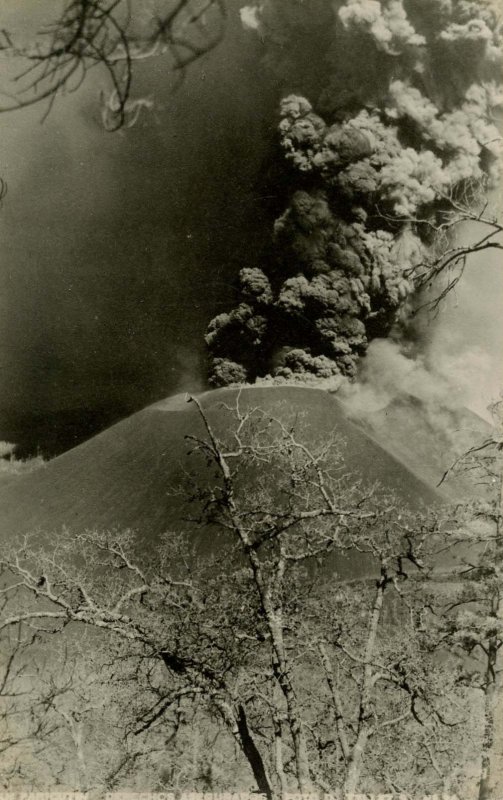 Mexico - Paricutin Volcano Eruption, 1943.   *RPPC