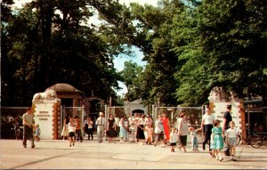 Tennessee Memphis Overton Park Entrance To Memphis Zoo