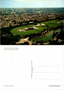 En Avion Sur Paris, Le champ de courses d'Auteuil, France (8960)