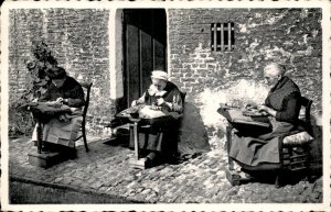 Bruges Belgium Women Hand Lacemakers c1930-50s Vintage Postcard