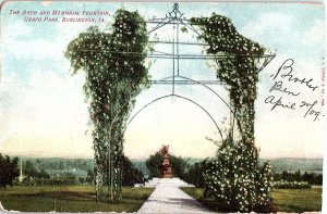 Postcard FOUNTAIN SCENE Burlington Iowa IA AI3676