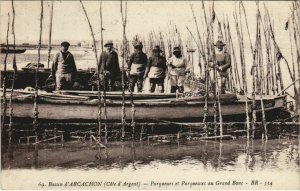 CPA ARCACHON - Parqueurs et Parqueuses au Grand Banc (27747)