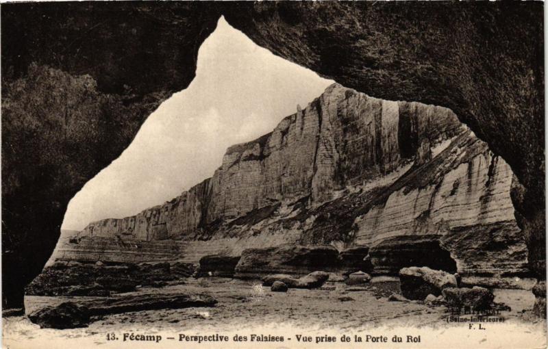 CPA FÉCAMP-Perspective des Falaises-Vue prise de la Porte du Roi (269465)