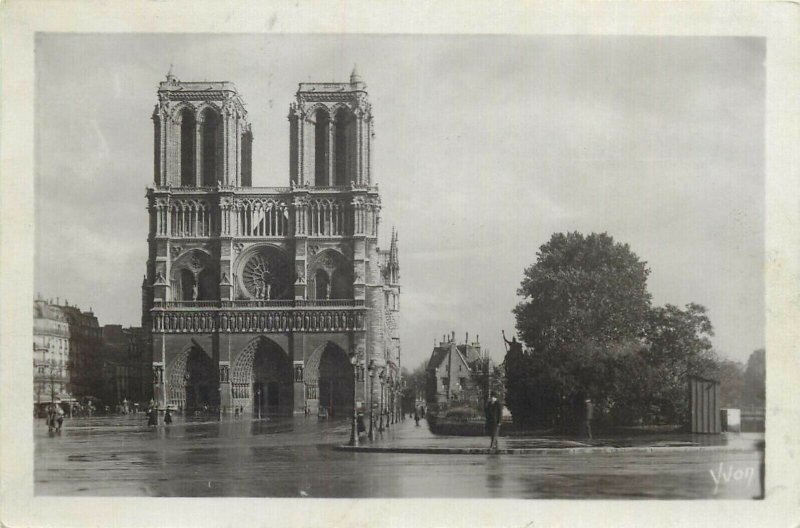 France Notre Dame de Paris unit of 2 photo postcards