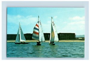 Vintage Holiday Inn Monterey, California. Postcard F126E