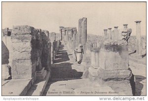 Tunisia Ruines Romaines de Timgad Portique du Decumanus Maximus