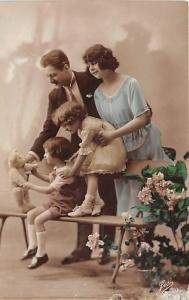 Family with a teddy bear Child, People Photo Postal Used Unknown 